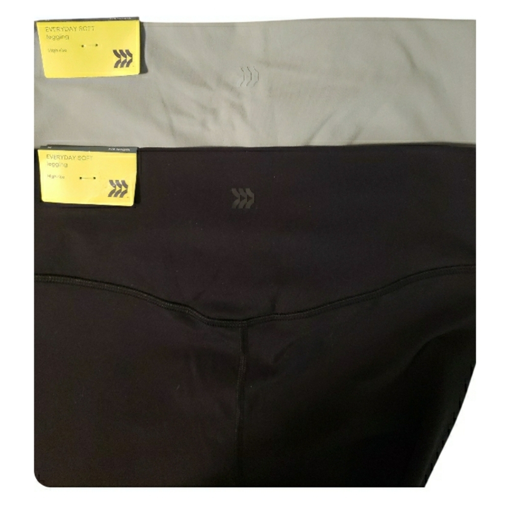 2- NWT All In Motion Everyday Soft High Rise 7/8 Leggings- M - Picture 3 of 6